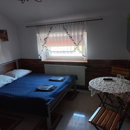 Hotelik Niedzwiadek Радзин Подляски Екстериор снимка