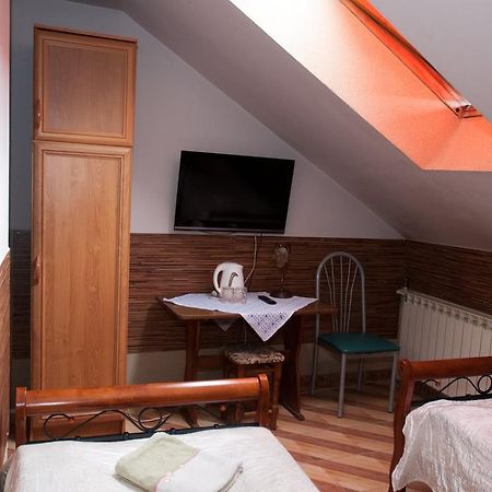 Hotelik Niedzwiadek Радзин Подляски Екстериор снимка