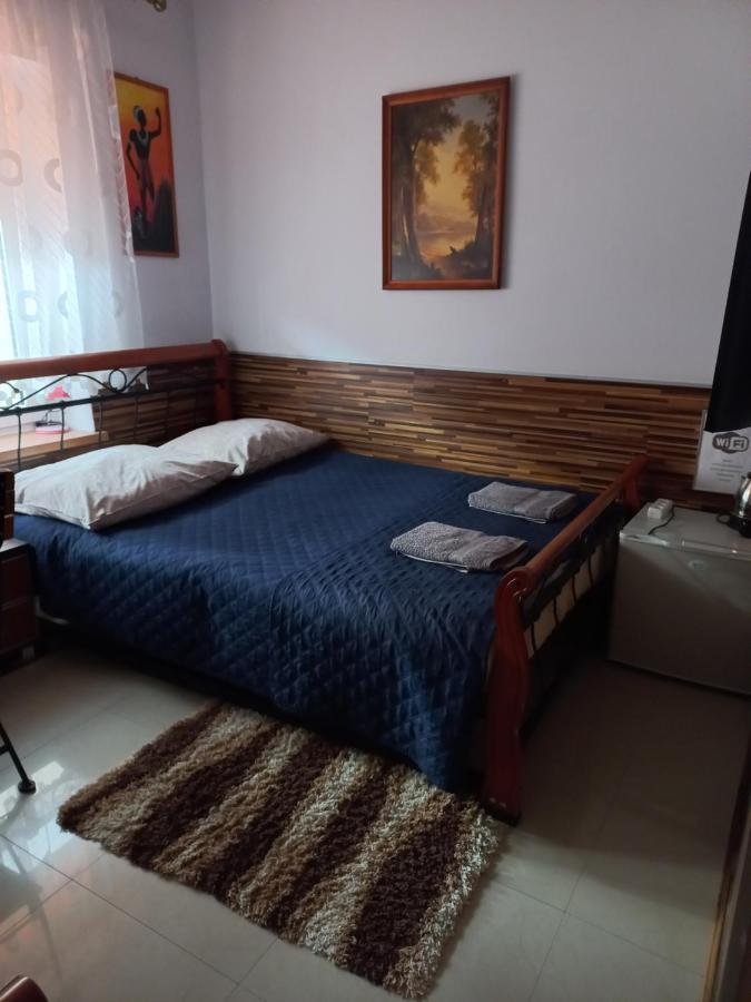 Hotelik Niedzwiadek Радзин Подляски Екстериор снимка