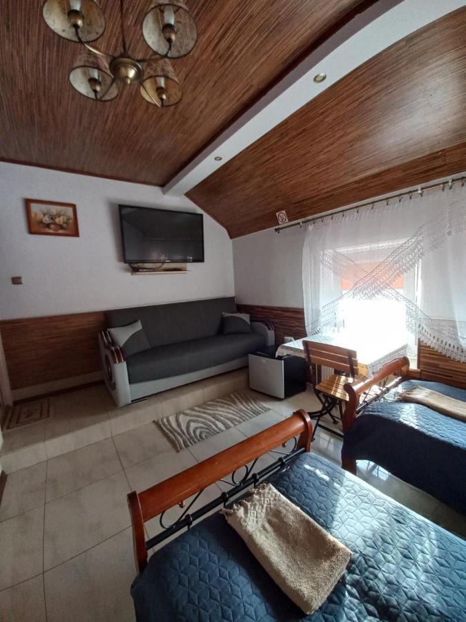 Hotelik Niedzwiadek Радзин Подляски Екстериор снимка