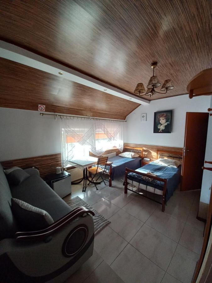 Hotelik Niedzwiadek Радзин Подляски Екстериор снимка
