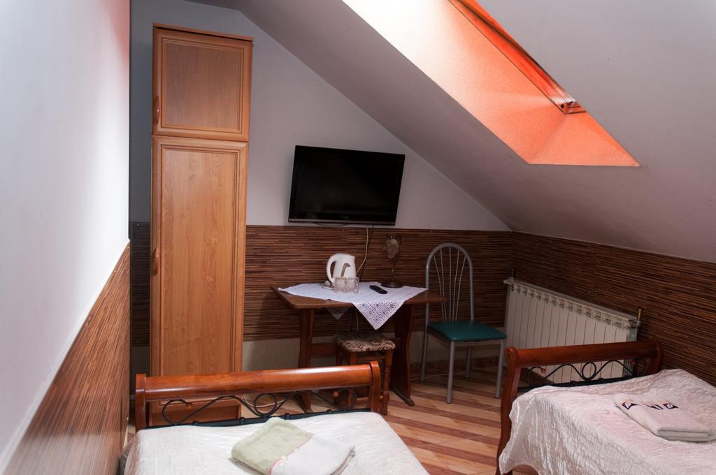 Hotelik Niedzwiadek Радзин Подляски Екстериор снимка