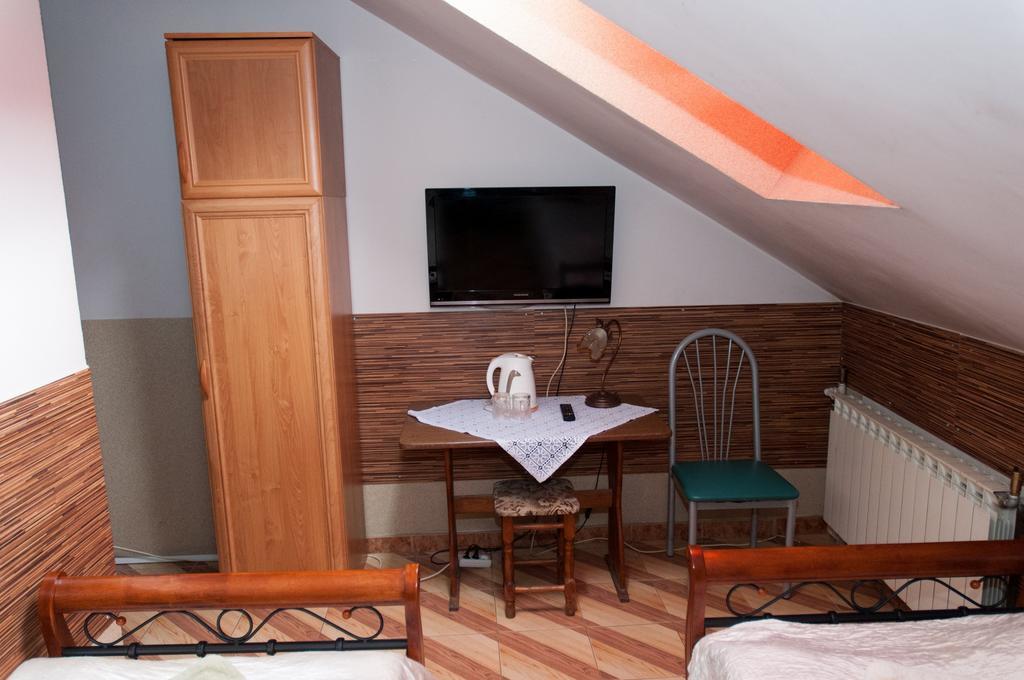 Hotelik Niedzwiadek Радзин Подляски Екстериор снимка