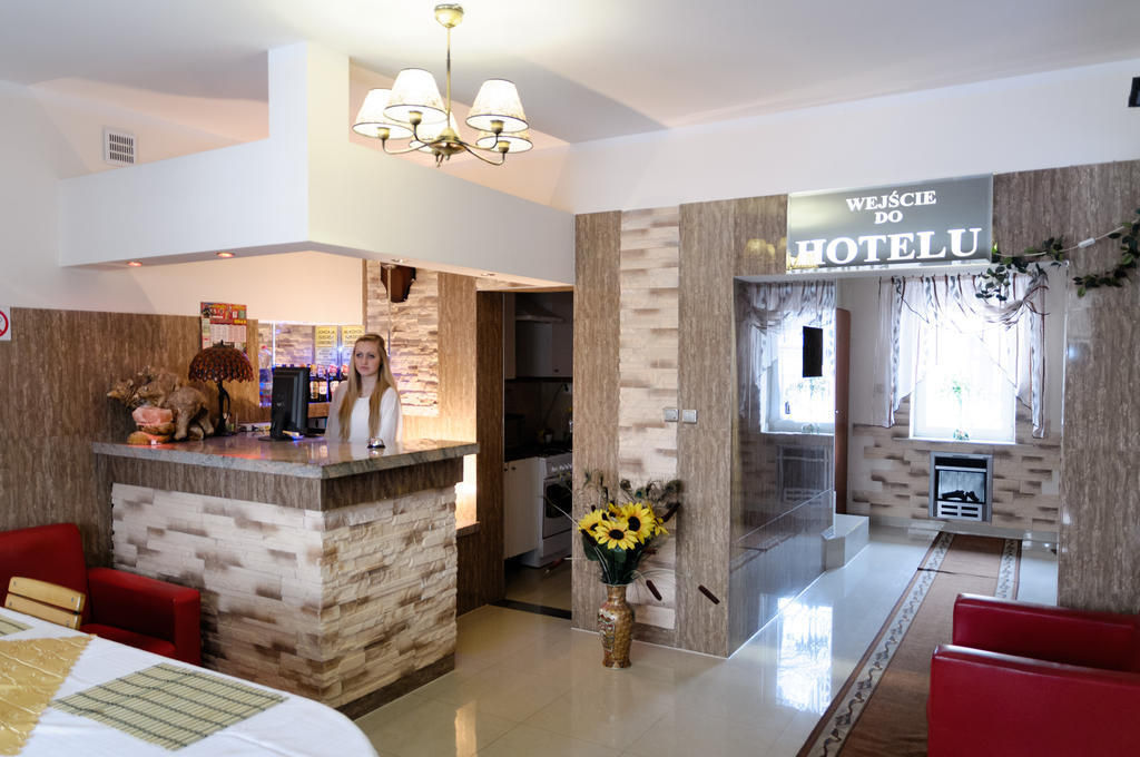 Hotelik Niedzwiadek Радзин Подляски Екстериор снимка